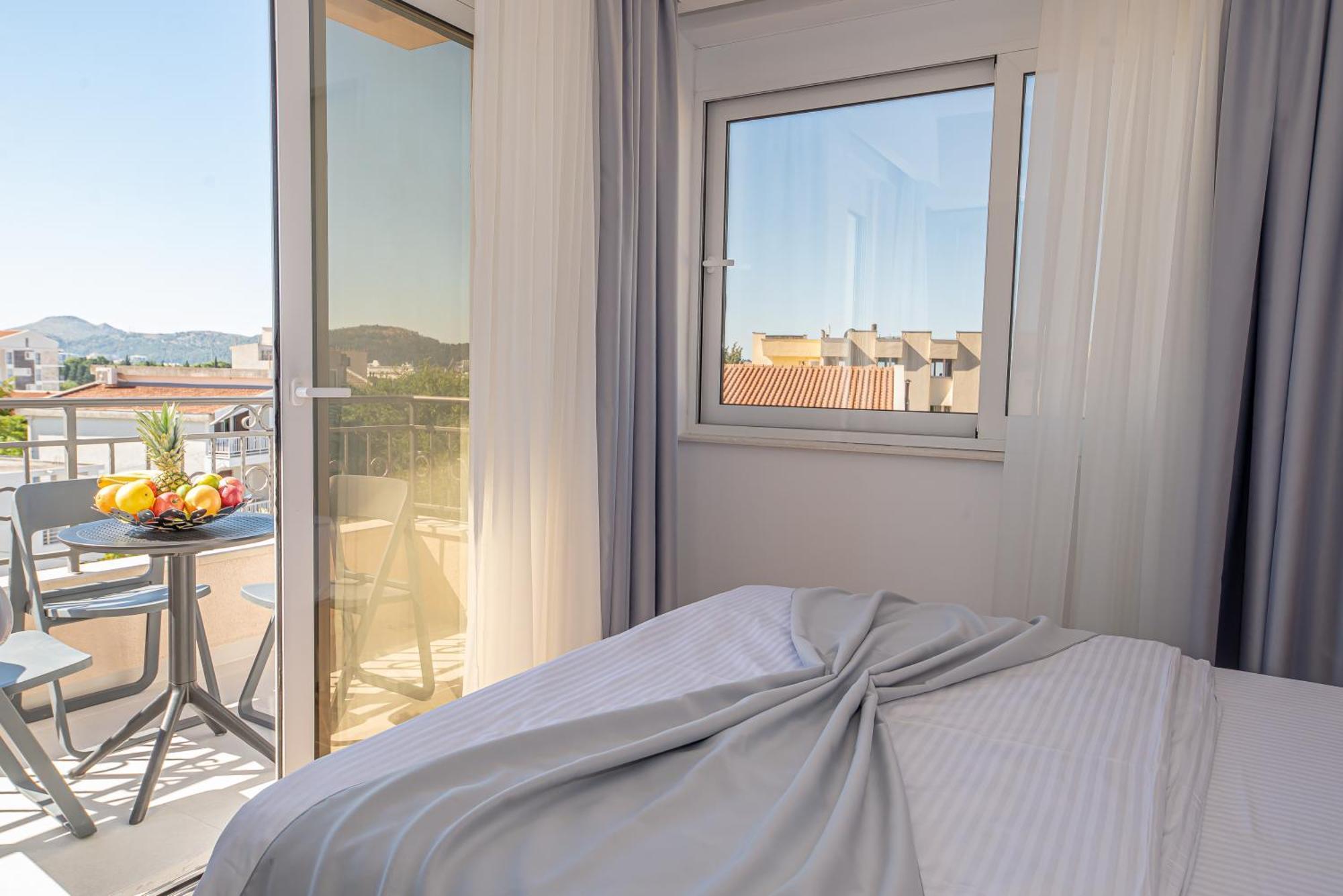 N&N Lux Guest House บาร์ ภายนอก รูปภาพ
